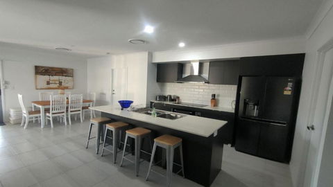 Relax Poolside By The Canal - Broome Tourism 2