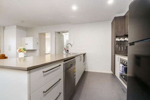 Relaxing 2BR Stay Near South Point Tuggeranong - Broome Tourism 2
