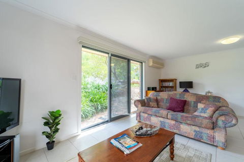 Relaxing Holiday Home Pets Are Welcome - Broome Tourism 3