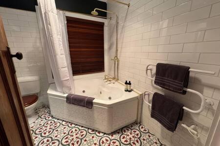 Renovated Cottage Near Cataract Gorge Launceston - Broome Tourism 3