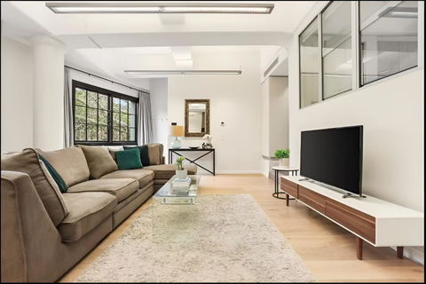 Renovated Warehouse Conversion In Heart Of Sydney - Broome Tourism 1