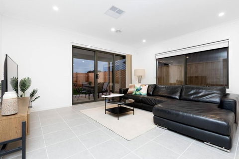 ResortStyle 4BR House With Parking - Broome Tourism 3