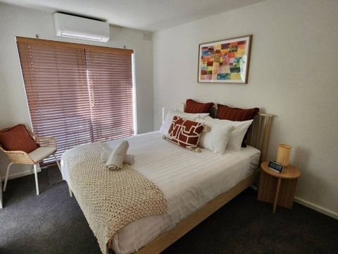 Retro Rose St Kilda Mansions - Broome Tourism 3