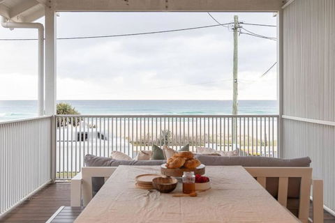 Rigi On Currumbin Beach - Broome Tourism 1