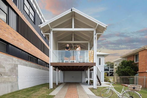 Rigi On Currumbin Beach - Broome Tourism 3