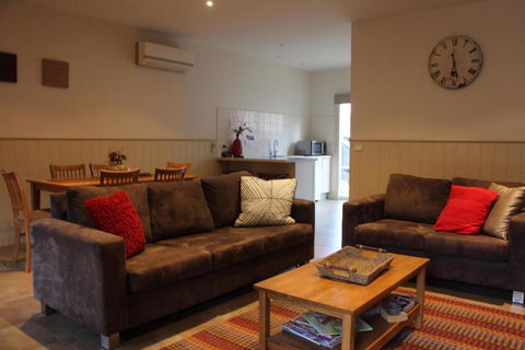 River Rock Cottage Centrally Located And Dog Friendly - Broome Tourism 0