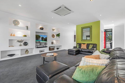 Riverlyne - Riverfront Holiday Home - Broome Tourism 2