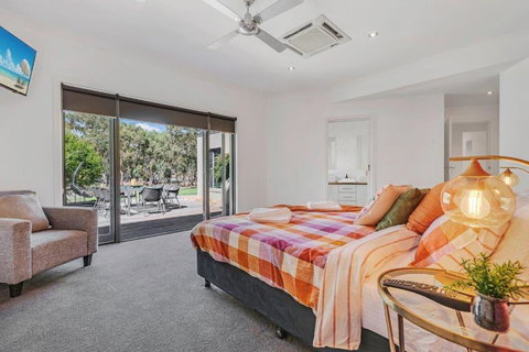 Riverlyne - Riverfront Holiday Home - Broome Tourism 3