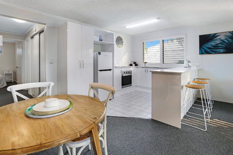 Riverside Location, Noosa Sound - Broome Tourism 3