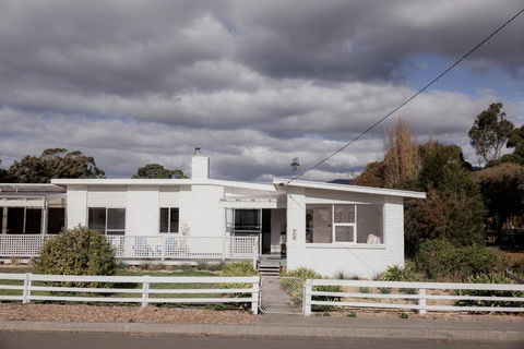 Riverside Retreat In Orford - Broome Tourism 1