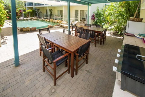 SAILS 9 Beachfront Getaway Horseshoe Bay - Broome Tourism 3