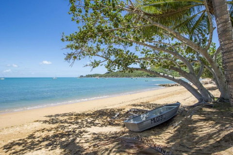 SAILS 9 Beachfront Getaway Horseshoe Bay - Broome Tourism 1