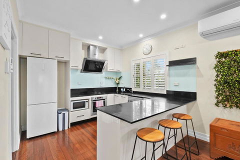 Room In Large Home 6 Min To CBD - Broome Tourism 2