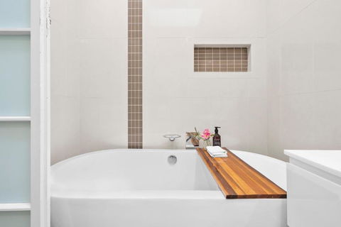 Room In Large Home 6 Min To CBD - Broome Tourism 1