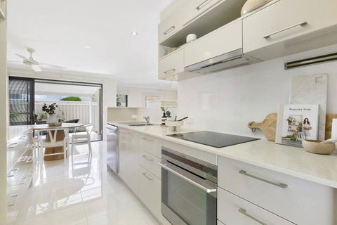 Riviera Road Miami - 4BRM Dual Villa - Broome Tourism 2