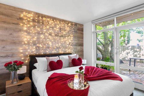 Romantic Retreat With Garden - Broome Tourism 0