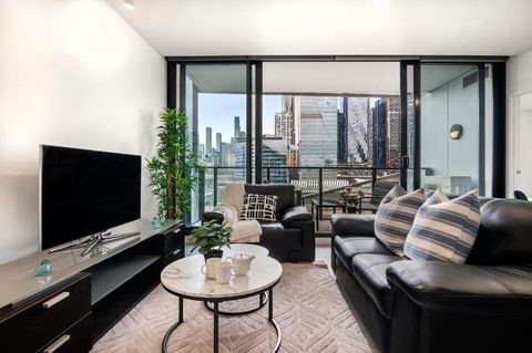 Rooftop Pool 2BR Apartment At Marvel Stadium With Free Parking - Broome Tourism 1