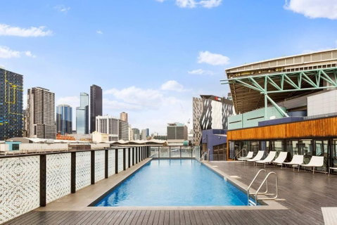 Rooftop Pool 2BR Apt At Marvel Stadium With Free Parking - Broome Tourism 3