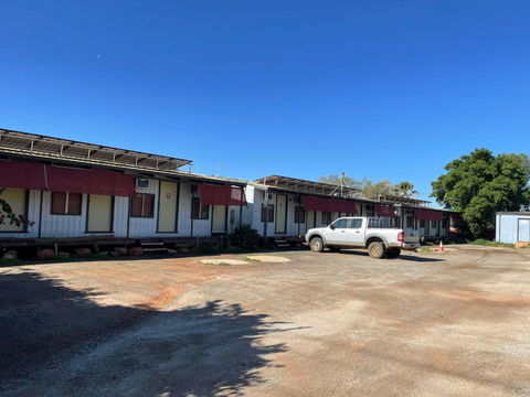 Royal Mail Hotel - Meekatharra - Broome Tourism 1