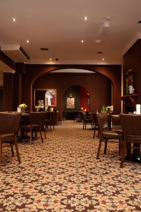 Royal Hotel Singleton - Broome Tourism 1