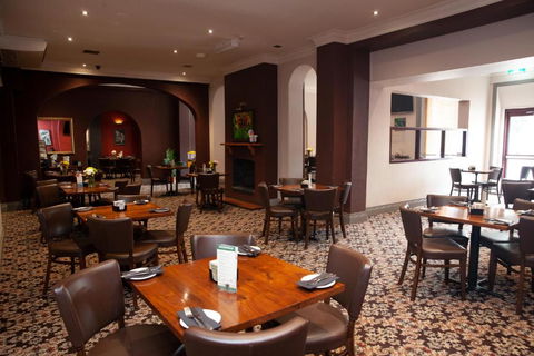 Royal Hotel Singleton - Broome Tourism 2