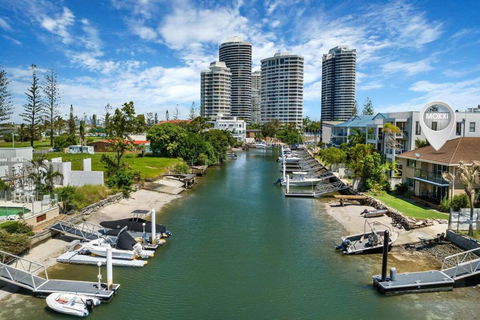 Runaway Bay Waterfront Delight - Broome Tourism 0