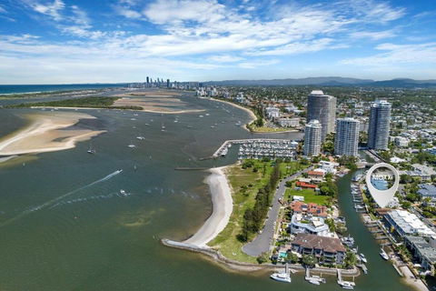 Runaway Bay Waterfront Delight - Broome Tourism 1