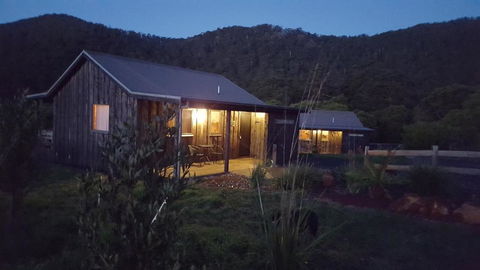 Rustic Hut Bush Retreat - Broome Tourism 1