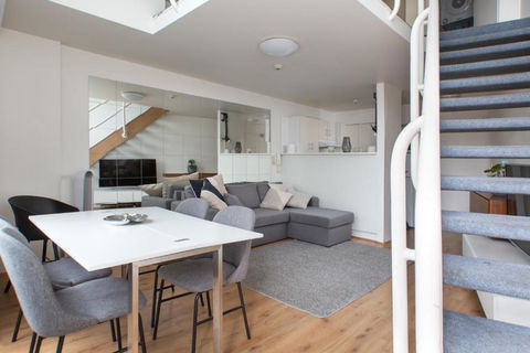 S203S - The Loft By Darling Harbour - Broome Tourism 1