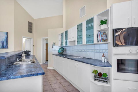 Sail Away - Aldinga Beach - C21 SouthCoast Holidays - Broome Tourism 2