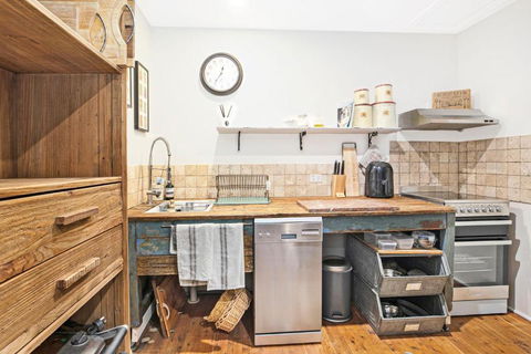 Saint Eloi Le Jardin - Broome Tourism 3