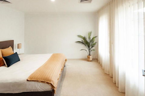 Salhus - Sleep In King Beds & Easy Walk To Town - Broome Tourism 3