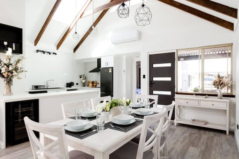 Salt & Pepper; Beautiful Town House In Margs! - Broome Tourism 0