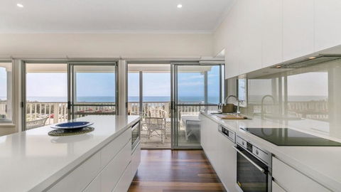 Salty Air Beachside Cottage At Killcare - Broome Tourism 3