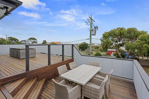 Sanctuary Lodge By Ready Set Stay - BYO LINEN & TOWELS - Broome Tourism 3