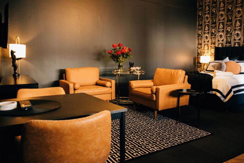 Rooms Of Renown - The Panaretto Parlour - Broome Tourism 0