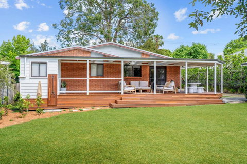 Sandalwood At Huskisson - Broome Tourism 2