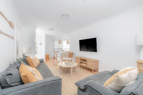 Sandalwood At Huskisson - Broome Tourism 3