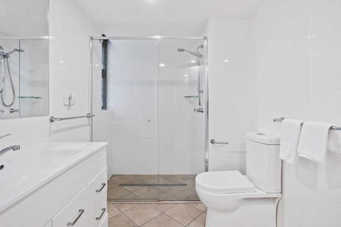 Sandown - Hosted By Burleigh Letting - Broome Tourism 1