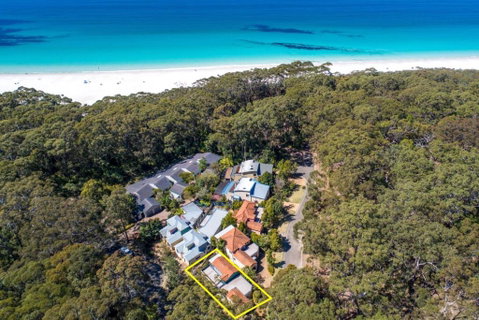 Sandpiper, Hyams Beach - Broome Tourism 1