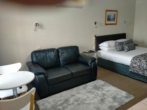 Sandstock Motor Inn Armidale - Broome Tourism 1