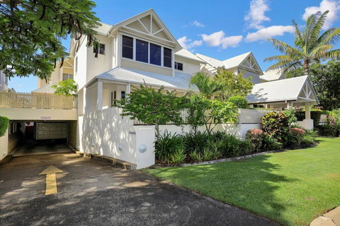 Sandy Cove @ Royle Palms - Broome Tourism 0