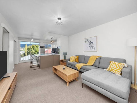 Sandy Bay Apartment With Hobart River View, Near UTAS - Stroll To Cafes And Shops - Broome Tourism 0