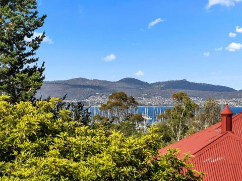 Sandy Bay Apartment With Hobart River View, Near UTAS - Stroll To Cafes And Shops - Broome Tourism 1