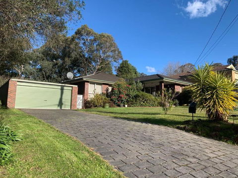 Serene 4-bedroom House In Melbourne East - Broome Tourism 0