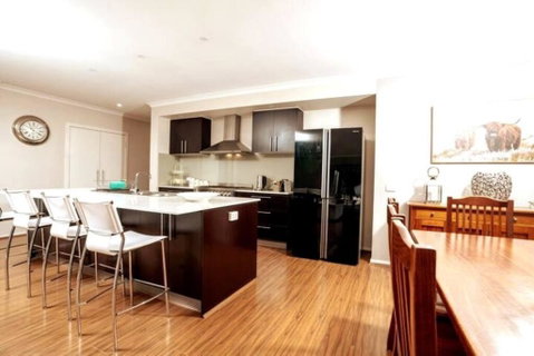 Serene South Morang Retreat - Broome Tourism 1