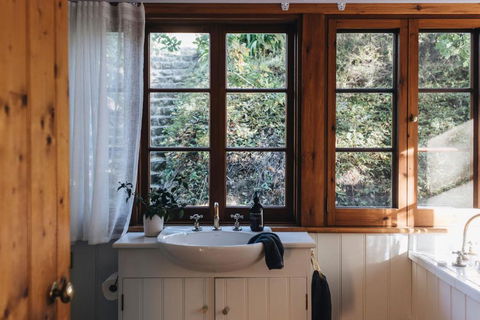 Secluded Stone Cottage Perfect For Couples Escape - Waterfalls - Broome Tourism 3