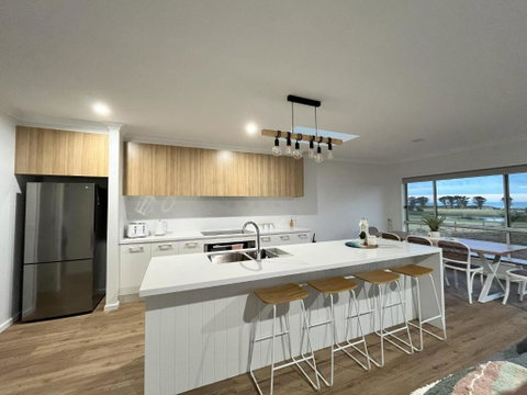 Surrey View - Broome Tourism 0