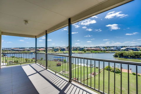 T2 12 Wentworth Pde Hindmarsh Island - No Linen Included - Broome Tourism 2
