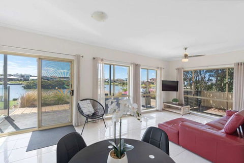 T2 12 Wentworth Pde Hindmarsh Island - No Linen Included - Broome Tourism 3